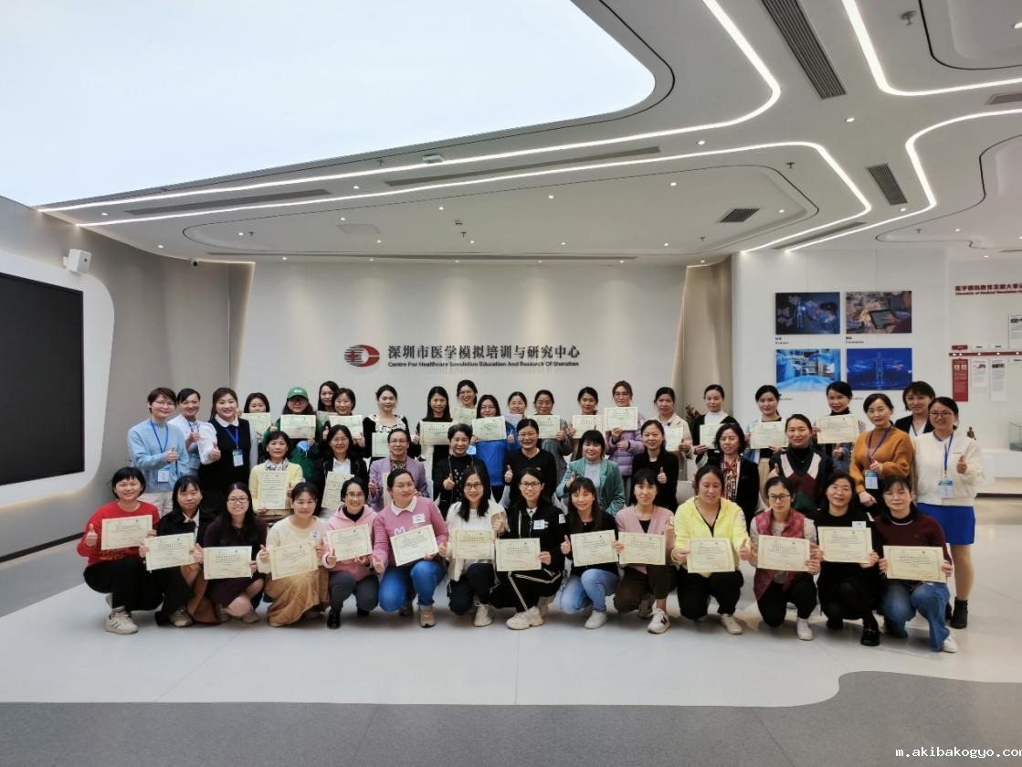 深圳市医防融合项目组与全体参加工作坊社康护士合影.jpg